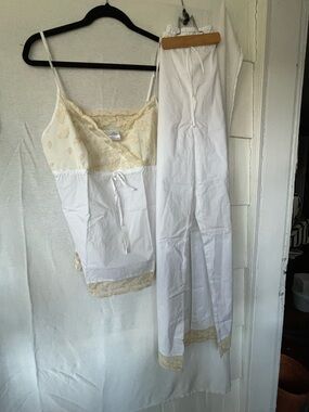 Lands’ End white cotton and antique lace pajamas size M NWOT